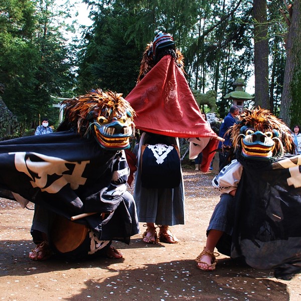 塚崎の獅子舞のようす